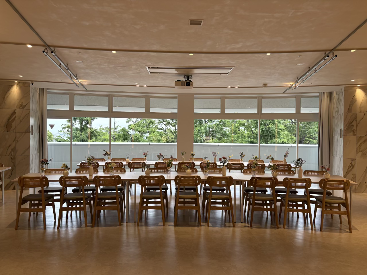 the Terrace / ザ テラス(横浜マリンタワー内)