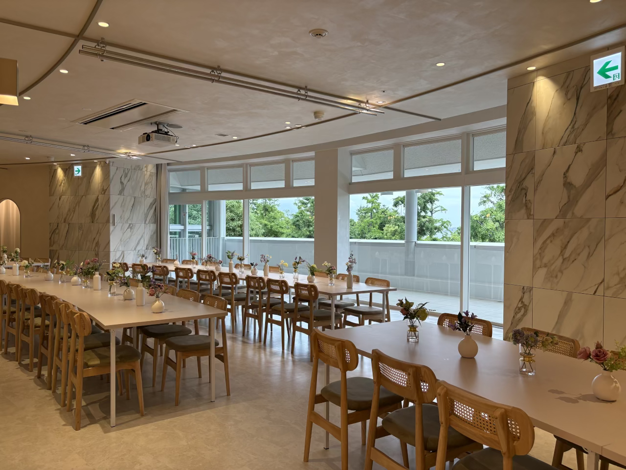 the Terrace / ザ テラス(横浜マリンタワー内)
