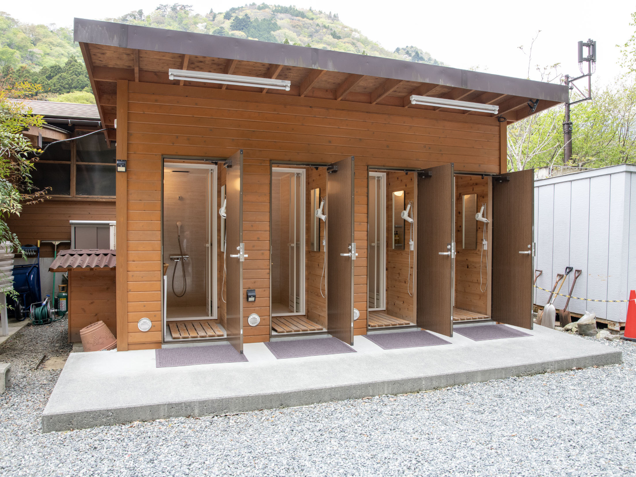 西丹沢 山と川のキャンプ場（バウアーハウスジャパン）